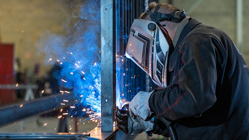 Lavorazione-metalli-industriali-saldatura-tubi-Lombardia