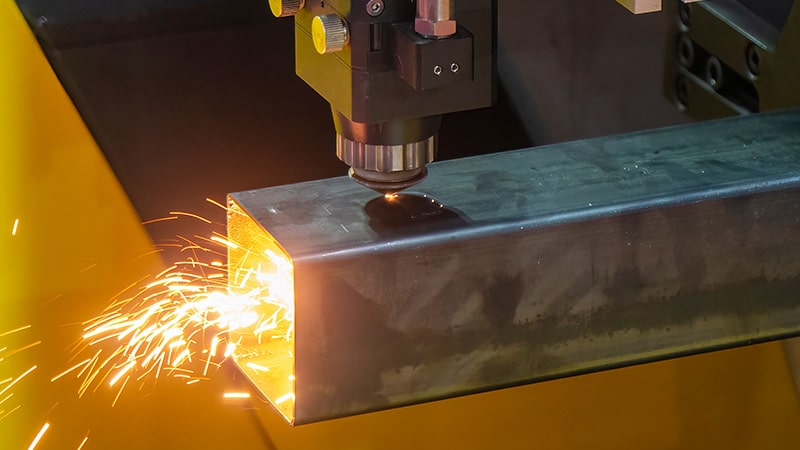 Lavorazione-tubolari-rettangolari-quadri-Lombardia